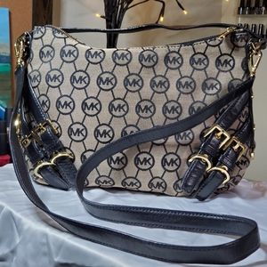 Michael kors crossbody 12x9